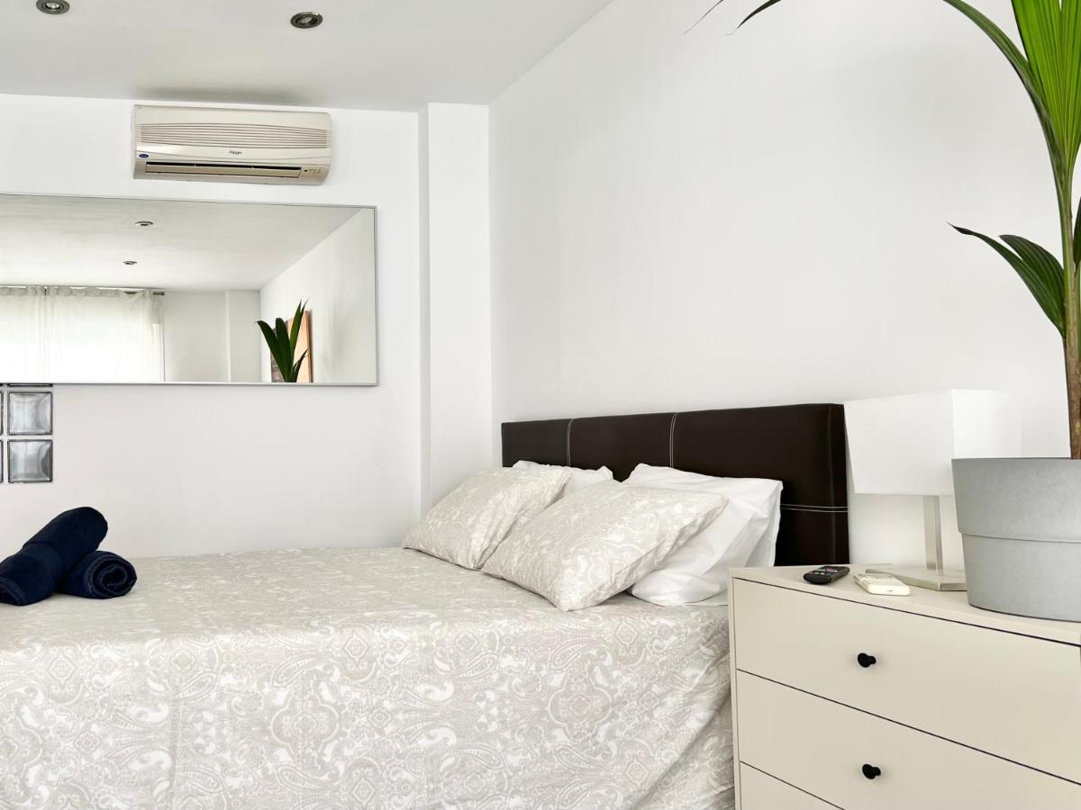 Apartamentos Varela 14 Малага Екстериор снимка